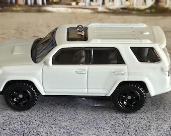 Christmas ornament, 2018 Toyota 4Runner retro pop culture, pickup truck off road, SUV accessories decor 4x4 mirror charm hanger TRD adorno