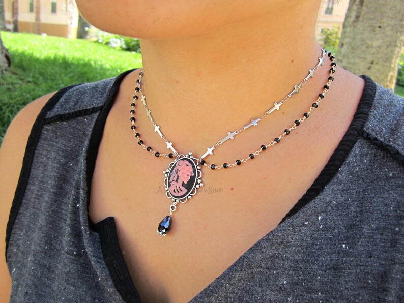 Lady/'s Skull Collanina con Dama rosa a fondo nero
