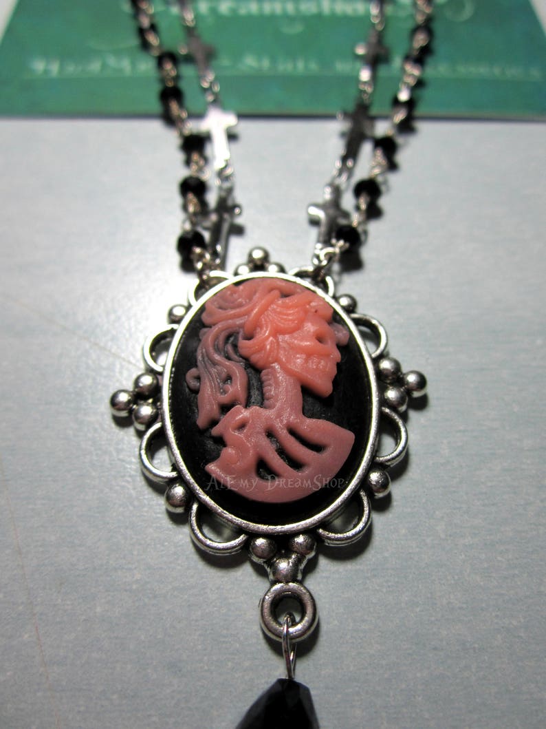 Lady/'s Skull Collanina con Dama rosa a fondo nero