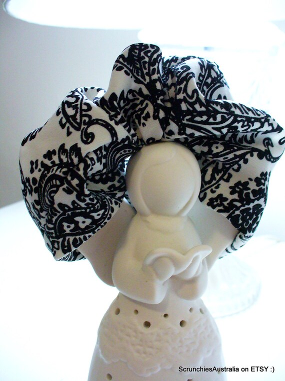 Jag Small Scale White Cotton Scrunchie main image 0
