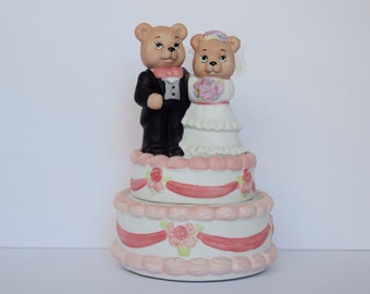 Vintage Bride and Groom Bears Wedding Cake Music Playing Figurine Plays The Wedding March #42