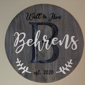 Personalized Wooden Family Name Sign: Custom Round Pine Wood Decor