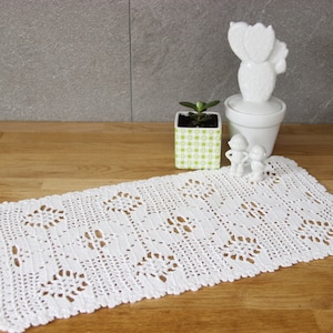 Corredor de mesa de ganchillo vintage de Suecia, corredor de mesa blanco, mantel de ganchillo blanco hecho a mano, decoración de mesa de granja