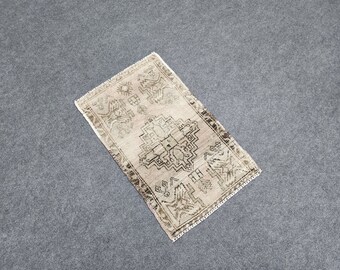 2 x 3 vervaagde vintage wollen deurmat, klein Oushak-tapijt, neutraal Turks tapijt, 2 x 3-tapijt, handgeknoopt tapijt, oosters tapijt, oud tapijt, badkamertapijt