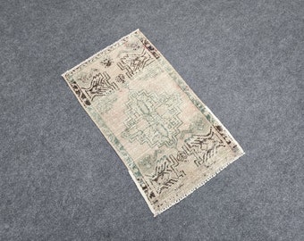 2 x 3 neutrale vintage deurmat, klein Oushak-tapijt, Turks tapijt, vervaagd wollen tapijt, 2 x 3-tapijt, rustiek tapijt, badkamertapijt, handgemaakt tapijt, noodlijdend tapijt