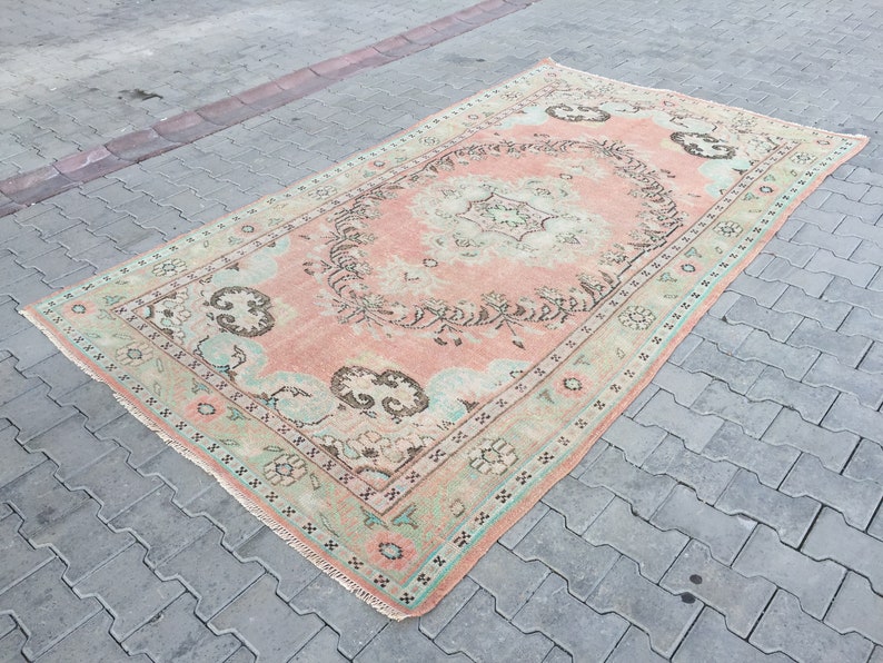 Vintage Anatolian 5.6x9.7 Ft Rug Geometric Floral Madallion image 0