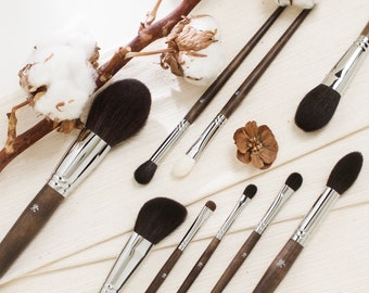 Makeup brush