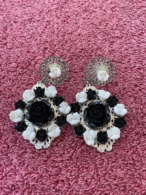 Vintage Black & White Spanish Style Rose Silver-To