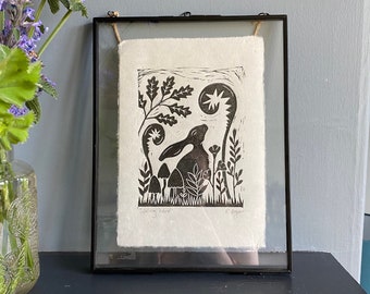 Impression originale de lino 'Spring hare' | décor à la maison | art mural | maison et vie | la faune | thème nature | cadeau de pendaison de crémaillère | imprimé lièvre | A5