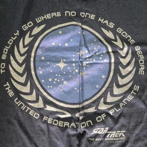 Vintage 90&#39;s 1996 Star Trek The Next Generation To Bodly Go & Federation Emblem T-Shirt Unisex XL