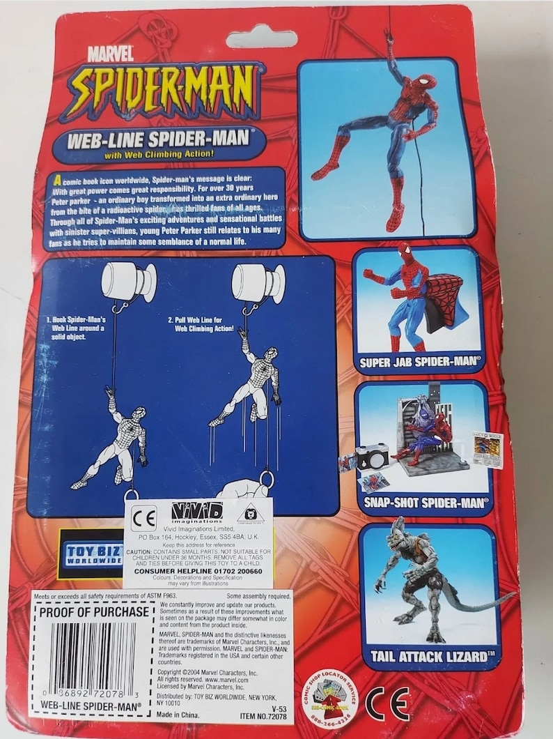 K&ouml;nnte beinhalten: Die R&uuml;ckseite einer Verpackung f&uuml;r eine Marvel Spider-Man Actionfigur. Die Schachtel zeigt eine rot-blaue Spider-Man Figur mit einer an einem Saugnapf befestigten Spinnwebe. Die Schachtel zeigt auch Bilder anderer Spider-Man Actionfiguren, darunter Super Jab Spider-Man, Snap-Shot Spider-Man und Tail Attack Lizard. Die Schachtel ist mit "Web-Line Spider-Man" und "mit Web-Kletteraktion!" beschriftet.