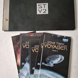 Conjunto de cartões comemorativos e fichário Star Trek Voyager 2ª temporada super raro