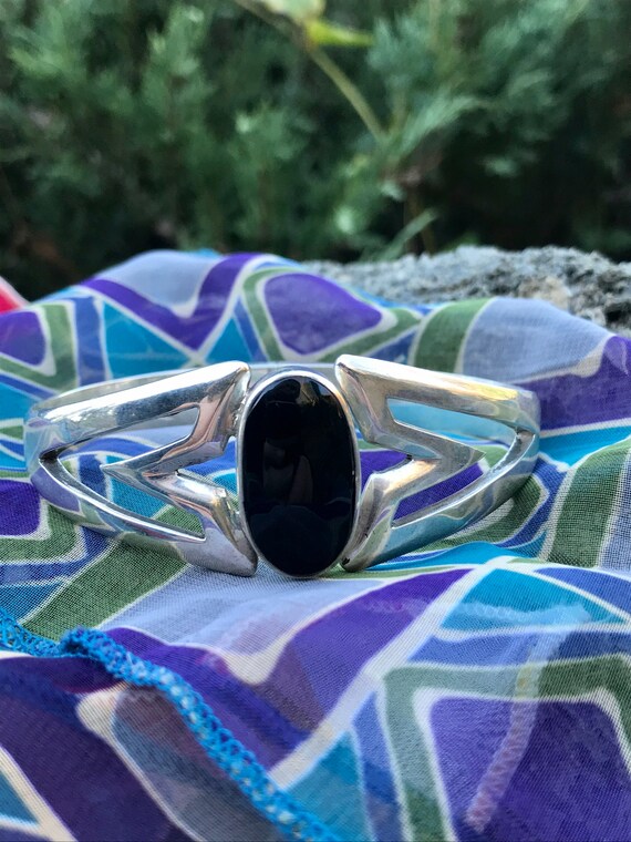 Vintage Handmade Onyx Sterling Silver Cuff - image 4