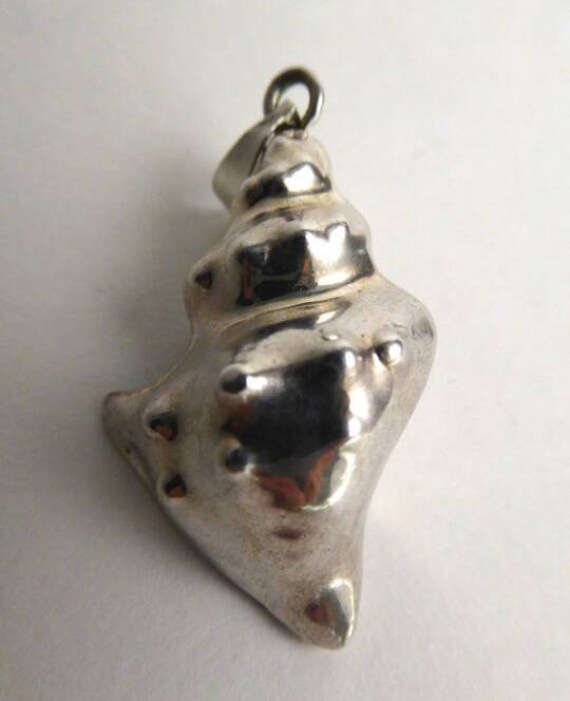 Vintage Conch Seashell Necklace