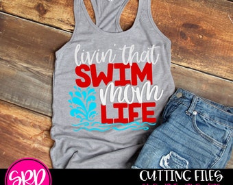 Nadar svg, Swim Mom svg, Livin That Swim Mom Life, Equipo de natación svg, natación svg, profesor svg, mamá svg, archivo de corte, nadador, diseño, Camiseta de baño