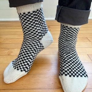 PDF PATTERN: Checkered Skate Socks Knitting Pattern // Stranded Colorwork Knitting image 2