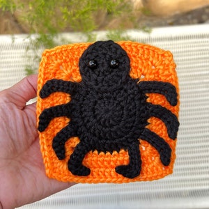 Crochet spider square pattern // Spider granny square motif // Crochet spider afghan square // Coaster // Crochet animal pattern
