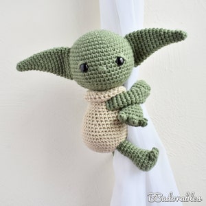 Baby Yda curtain tieback CROCHET PATTERN, right or left Yoda tieback pattern PDF Yoda Abraza Cortinas by BBadorables image 3