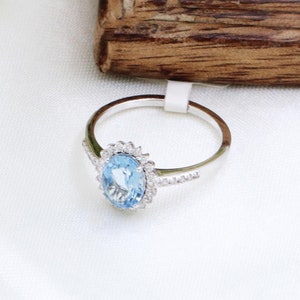 Aquamarine Gemstone Ring, 18k White Gold Ring, Oval Cut Aquamarine Ring, Aquamarine Halo Ring, Aquamarine Diamond Ring, Birthday Gift