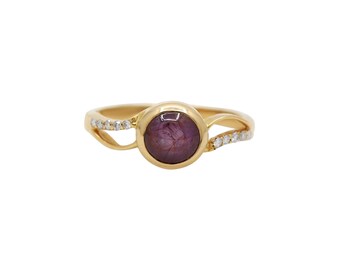 14k geelgouden robijnrode diamanten ring: ring setting