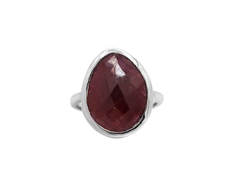 Smyckesring med rubin och ädelsten: 925 sterlingsilver