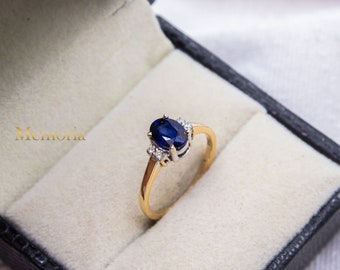 Pierścionek z niebieskim szafirem i diamentem typu solitaire: 14-karatowe żółte złoto