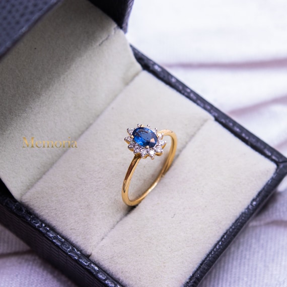 Bague De Mariage Saphir Bleu 3,25 Ct Diamants - Or Jaune 14 Carats, Taille Coussin, Sur Mesure