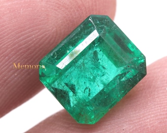 Green Emerald Gemstone : 6.06 Carat, 10x9mm Faceted Cut
