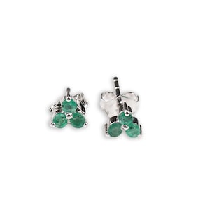 Clous d'oreilles avec pierres précieuses émeraude de haute qualité, Boucles d'oreilles bijoux en argent sterling 925, Boucles d'oreilles bijoux en argent fin, Boucles d'oreilles fines en argent