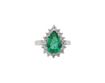 18K Yellow Gold Emerald Pear Cut Diamond Ring