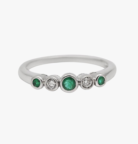 Amazing Emerald & Diamond Gold Ring Round Stone Band Ring Dainty ...