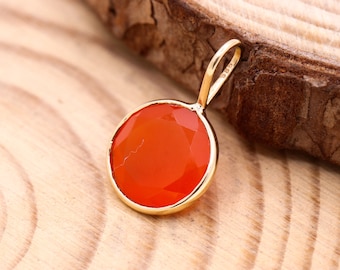 Red Carnelian Gemstone Pendant : 14k Yellow Gold