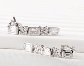 Pendientes colgantes de oro blanco de 18 quilates con diamantes.