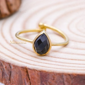 Anillo de ónix negro con forma de lágrima: ajustable, bañado en oro, plata de ley 925