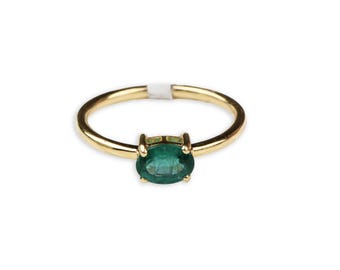 Green Emerald Oval Gemstone Ring : 18k Yellow Gold