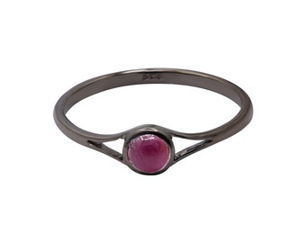 Ruby Gemstone Ring: 925 Sterling Silver