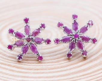Pendientes de botón con forma de flor y rubí: Plata de ley 925