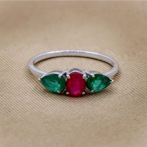 Rubin und Smaragd Ring, 925 Sterling Silber Ring, Weiß Silber Ring, Verlobungsring, Solitär Ring, Personalisierungsgeschenk