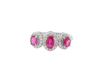 Anillo de diamantes y rubí en oro blanco de 14 k
