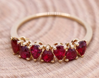 Anillo de rubí de oro amarillo de 14 k, banda de rubí de media eternidad, banda de bodas de rubí para mujeres, banda de rubí delicada, banda de rubí de promesa, regalo de cumpleaños