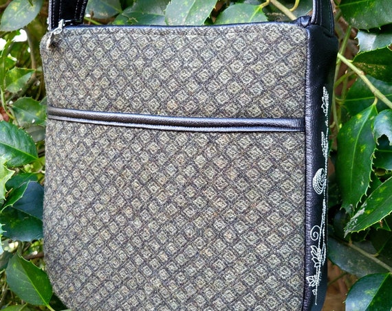 Wool Tuck Bag, Wool Shoulder Bag, Floral Embroidery Design, Black/Green Shoulder Bag, Fabric Purse, Women's Purse, Ladies Gift, Shoulder Bag