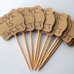 10-100 pc. Bruiloft Cupcake Toppers, is Love Sweet, Cupcake Toppers, de gunsten van de douche van het huwelijk, chique bruids douche, Girly bruids douche