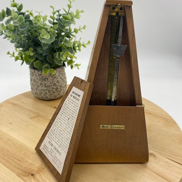 Seth Thomas Wood Maelzel Metronome No 8 Light Mahogany Piano Instrument, Beats Evenly, Runs Great. w/ Solid Metal Trim