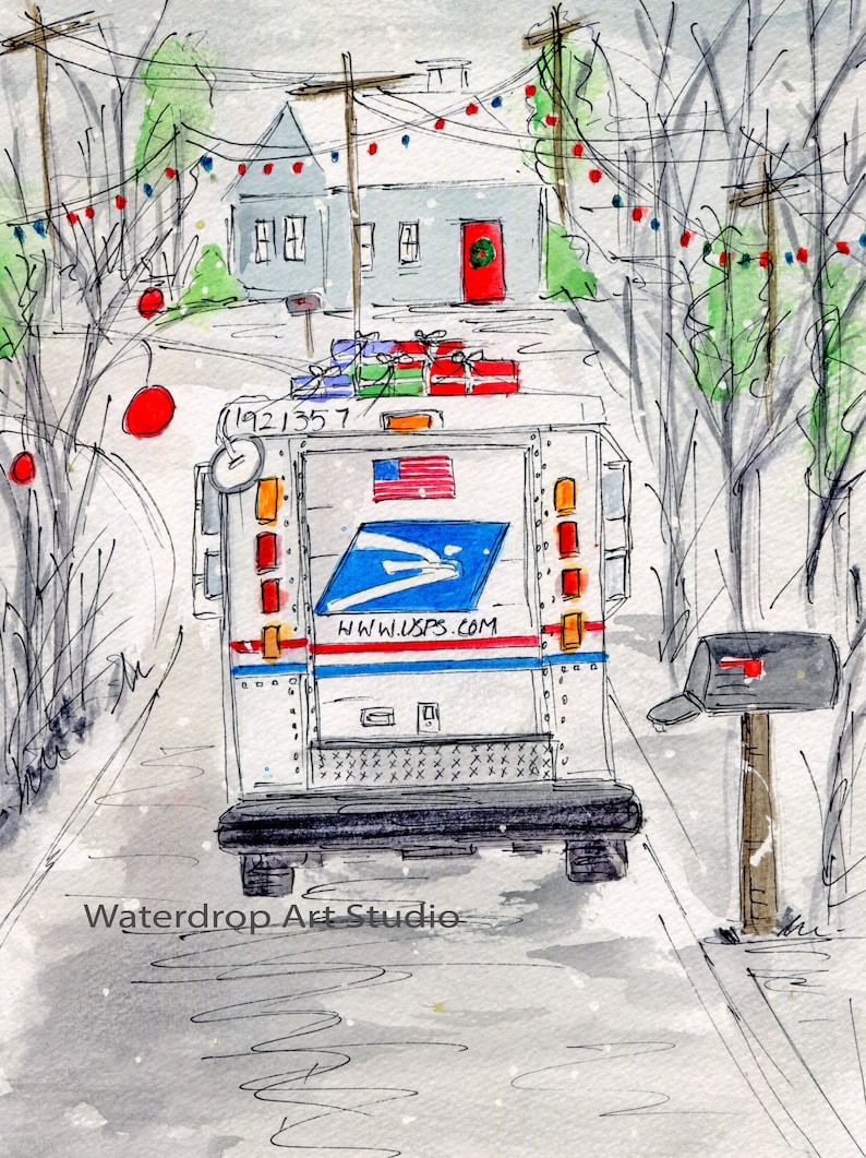 Op de afbeelding: Een witte USPS-postwagen met een rood-wit-blauwe Amerikaanse vlag op de achterkant. De wagen is versierd met kerstverlichting en vervoert een stapel ingepakte cadeaus. De wagen rijdt over een besneeuwde straat met een brievenbus aan de rechterkant van de weg.