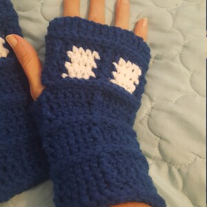 Police Call Box Fingerless Gloves, PATTERN ONLY, tardis, dr who, doctor who, T.A.R.D.I.S, crochet pattern