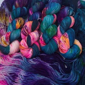 Mirabel&#39;s Dress, Sock yarn, hand dyed sock yarn, merino yarn, superwash sock yarn, speckle sock yarn,  wool nylon sock yarn, fingering yarn