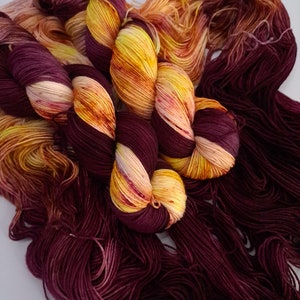Hibiscus Daydream, Sock yarn, hand dyed sock yarn, merino yarn, superwash sock yarn, speckle sock yarn, wool nylon sock yarn, fingering yarn