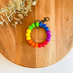 Rainbow wristlet keychain | Bracelet keychain | Silicone bead keychain | Modern | Silicone wristlet | Silicone bracelet