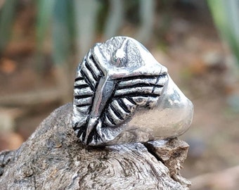 Silver flying bird raven charm ring , Symbol of wisdom and prophesy ancient majestic artefact , discrete pagan gift for witches and warlocks