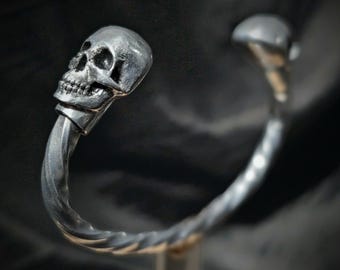 Skull cuff gothic bracelet , shiny nordic arm ring , black metal jewelry , death omen ritualistic artefact , best gift for dark witch